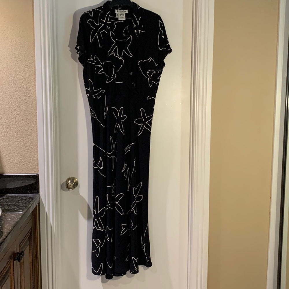 VINTAGE ESCADA Classic black-w/ivory print midi-length notched collar dress. 40